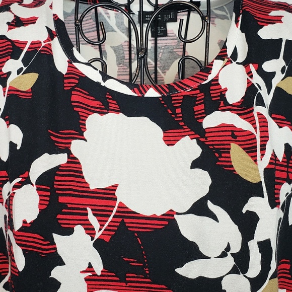 J. Jill Floral Sleeveless Petite Top - Picture 3 of 8